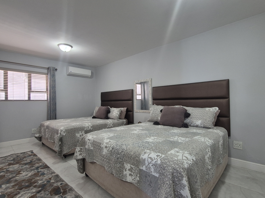 6 Bedroom Property for Sale in Tinley Manor KwaZulu-Natal