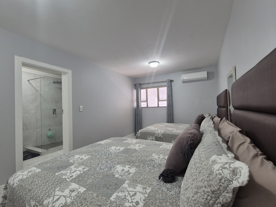 6 Bedroom Property for Sale in Tinley Manor KwaZulu-Natal