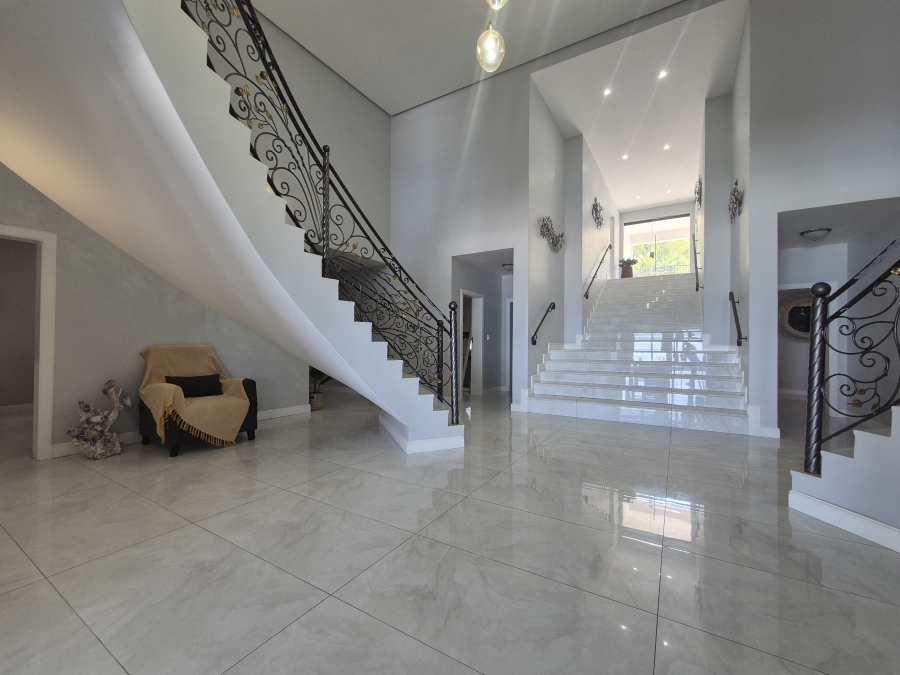 6 Bedroom Property for Sale in Tinley Manor KwaZulu-Natal