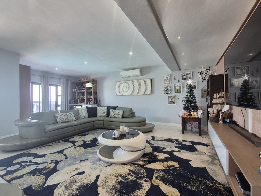 6 Bedroom Property for Sale in Tinley Manor KwaZulu-Natal