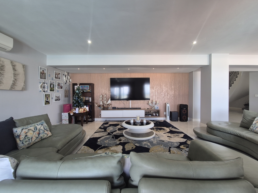 6 Bedroom Property for Sale in Tinley Manor KwaZulu-Natal