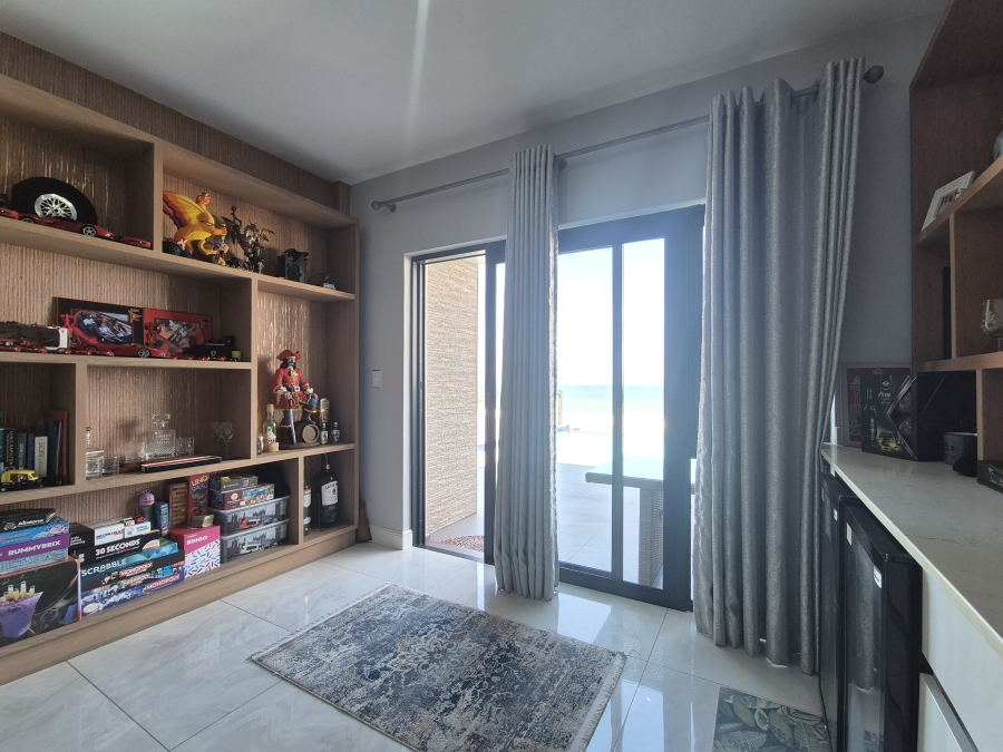 6 Bedroom Property for Sale in Tinley Manor KwaZulu-Natal