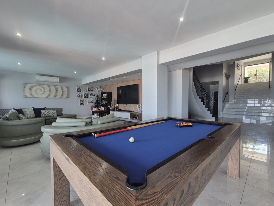 6 Bedroom Property for Sale in Tinley Manor KwaZulu-Natal