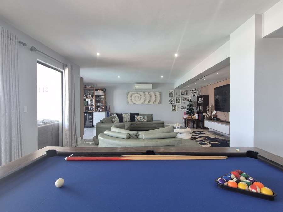 6 Bedroom Property for Sale in Tinley Manor KwaZulu-Natal