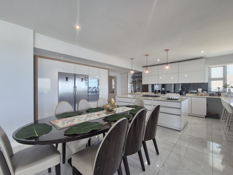 6 Bedroom Property for Sale in Tinley Manor KwaZulu-Natal