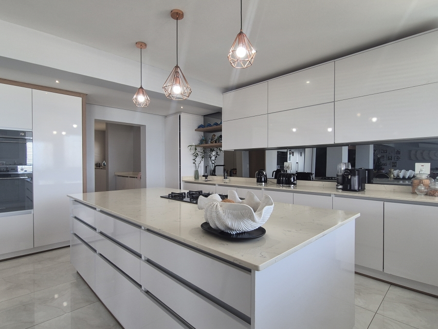 6 Bedroom Property for Sale in Tinley Manor KwaZulu-Natal