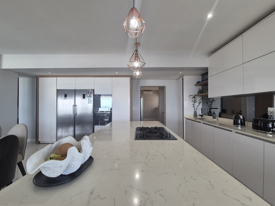 6 Bedroom Property for Sale in Tinley Manor KwaZulu-Natal