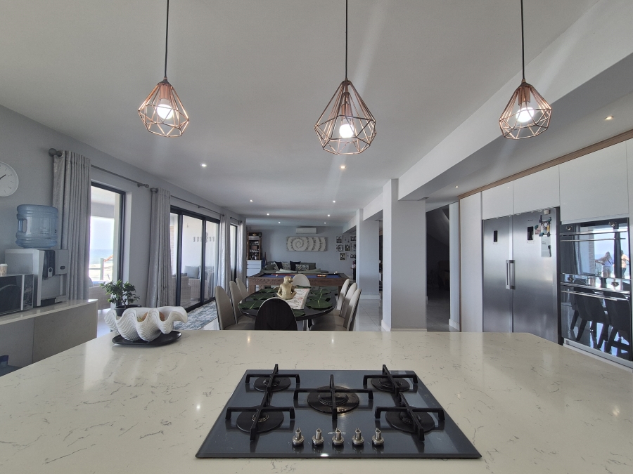 6 Bedroom Property for Sale in Tinley Manor KwaZulu-Natal