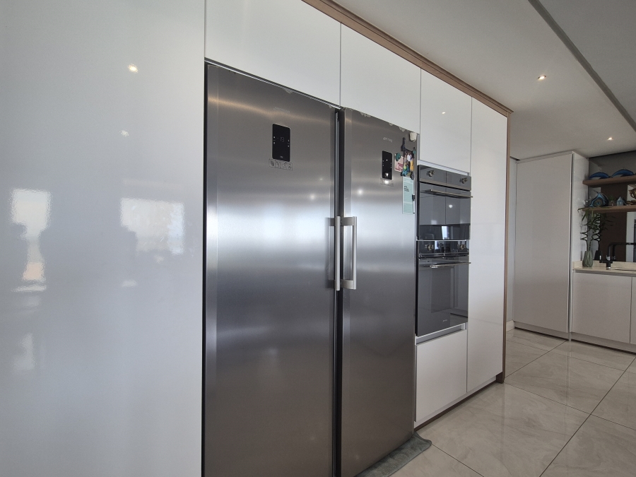 6 Bedroom Property for Sale in Tinley Manor KwaZulu-Natal