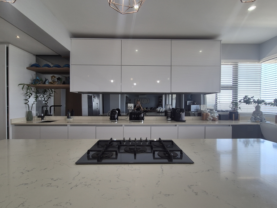 6 Bedroom Property for Sale in Tinley Manor KwaZulu-Natal