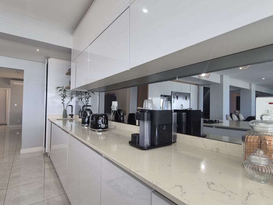 6 Bedroom Property for Sale in Tinley Manor KwaZulu-Natal