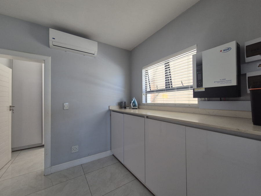 6 Bedroom Property for Sale in Tinley Manor KwaZulu-Natal