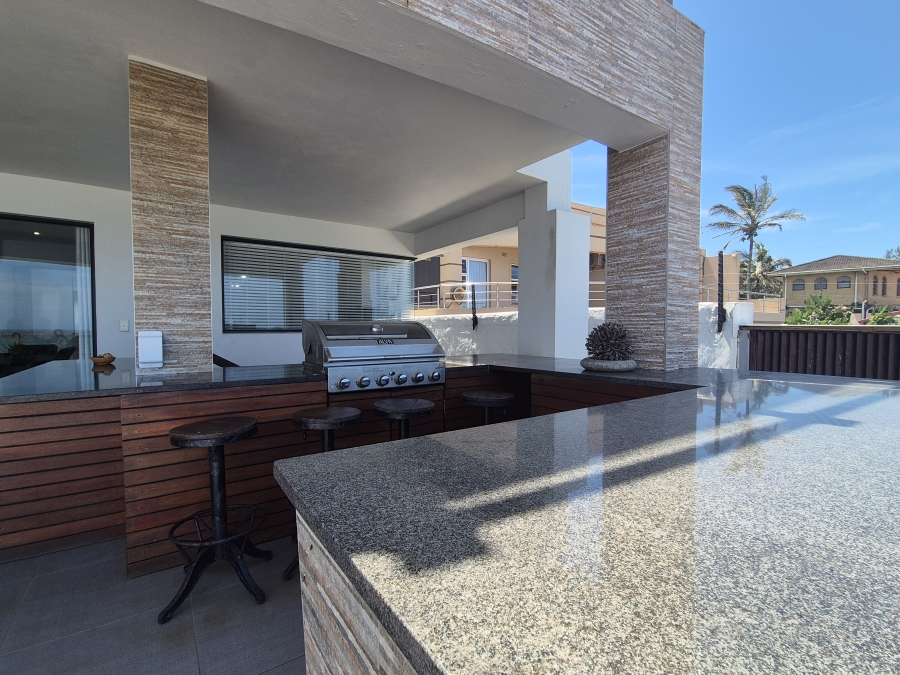 6 Bedroom Property for Sale in Tinley Manor KwaZulu-Natal