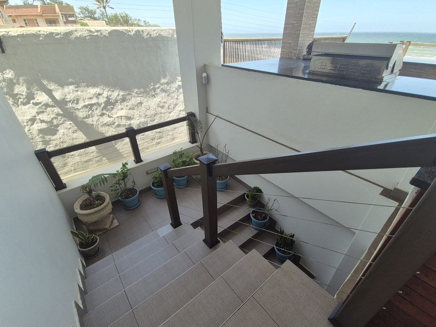 6 Bedroom Property for Sale in Tinley Manor KwaZulu-Natal