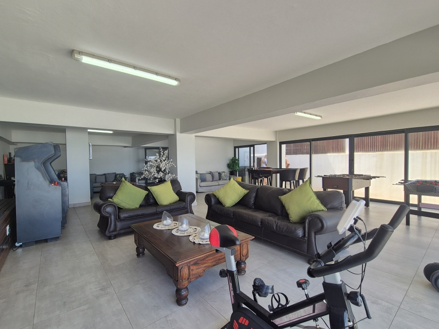 6 Bedroom Property for Sale in Tinley Manor KwaZulu-Natal