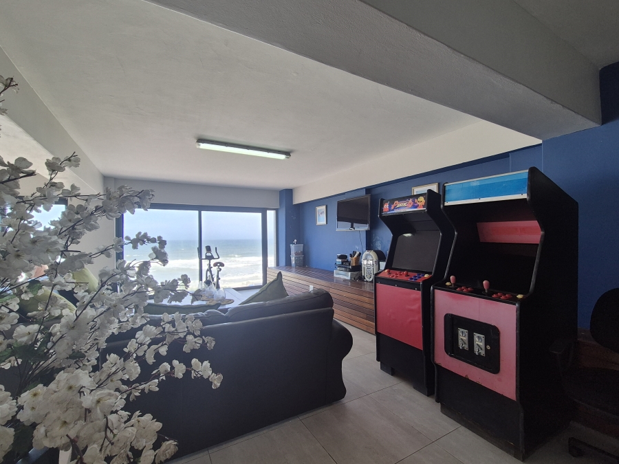 6 Bedroom Property for Sale in Tinley Manor KwaZulu-Natal