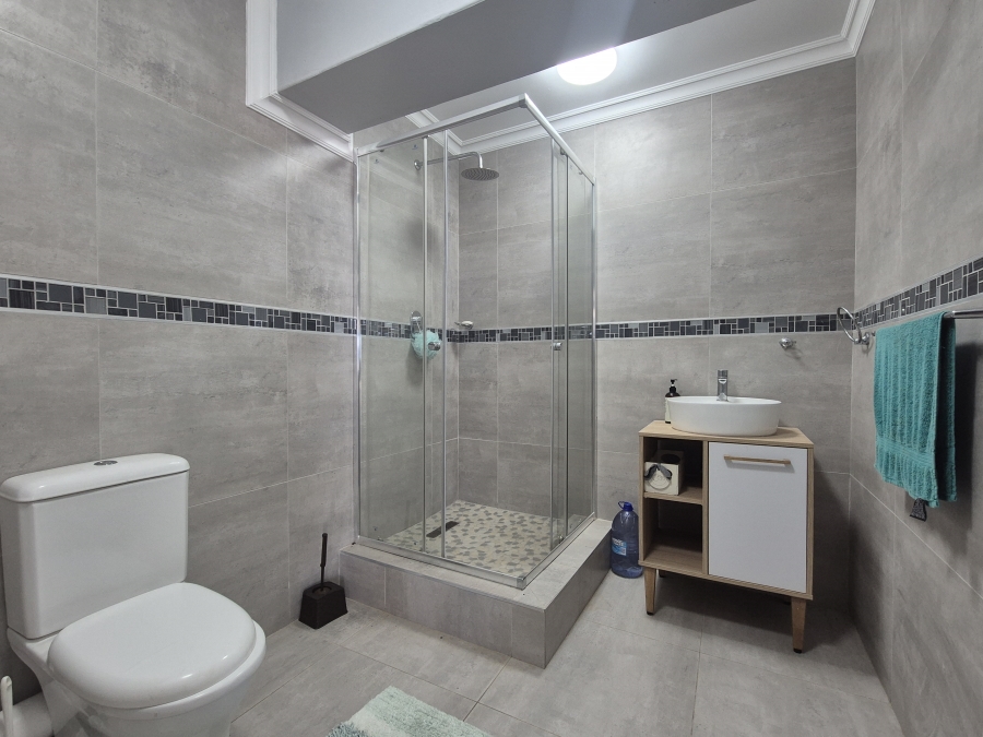 6 Bedroom Property for Sale in Tinley Manor KwaZulu-Natal