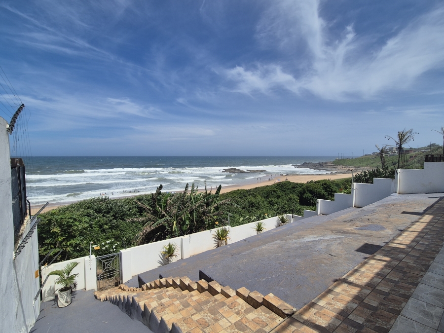 6 Bedroom Property for Sale in Tinley Manor KwaZulu-Natal