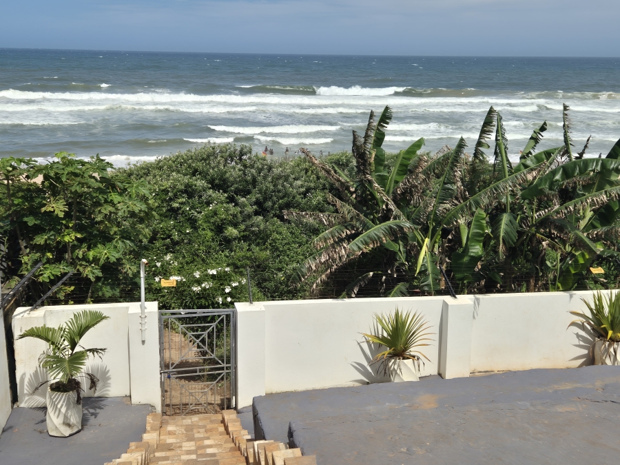 6 Bedroom Property for Sale in Tinley Manor KwaZulu-Natal