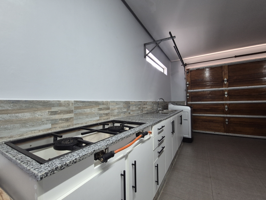 6 Bedroom Property for Sale in Tinley Manor KwaZulu-Natal