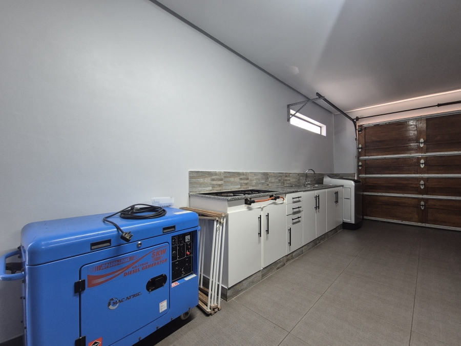 6 Bedroom Property for Sale in Tinley Manor KwaZulu-Natal