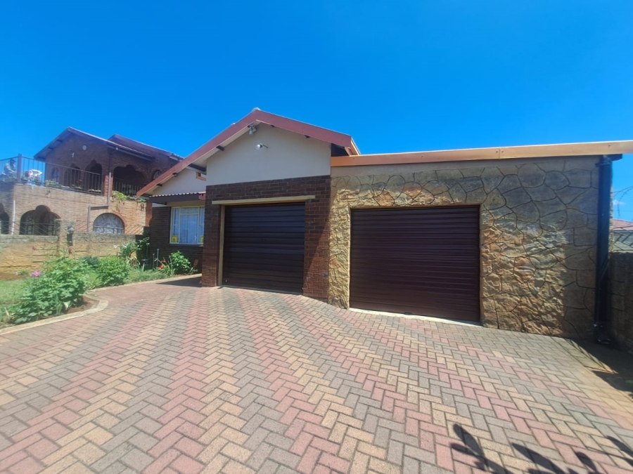3 Bedroom Property for Sale in Lennoxton KwaZulu-Natal