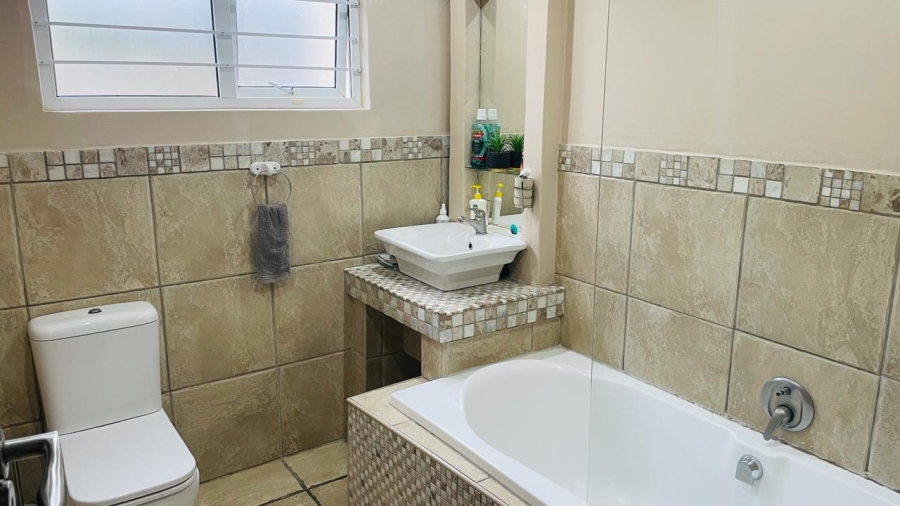 5 Bedroom Property for Sale in Bluff KwaZulu-Natal
