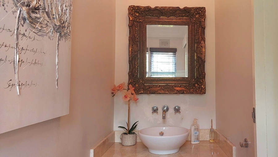 5 Bedroom Property for Sale in Umhlanga KwaZulu-Natal