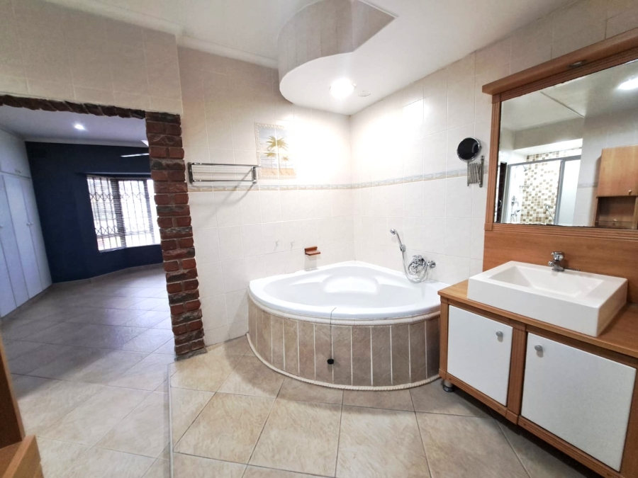 7 Bedroom Property for Sale in Moseley Park KwaZulu-Natal