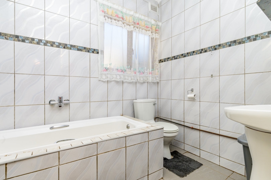 3 Bedroom Property for Sale in Highlands Hills KwaZulu-Natal