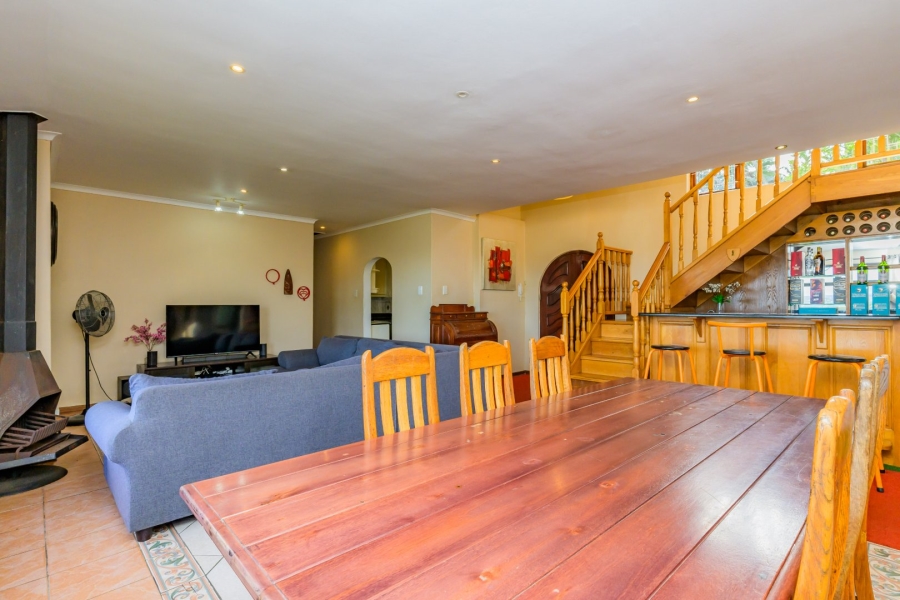 8 Bedroom Property for Sale in Cowies Hill KwaZulu-Natal