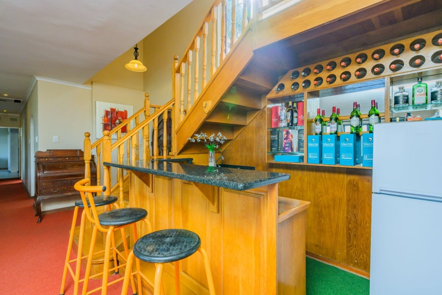 8 Bedroom Property for Sale in Cowies Hill KwaZulu-Natal