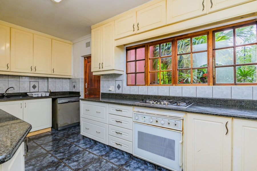 8 Bedroom Property for Sale in Cowies Hill KwaZulu-Natal