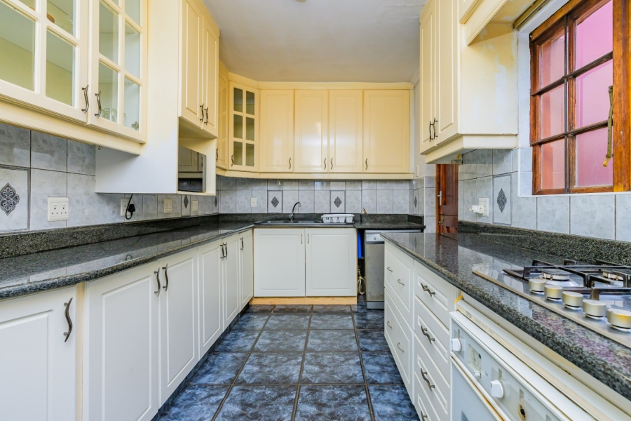 8 Bedroom Property for Sale in Cowies Hill KwaZulu-Natal