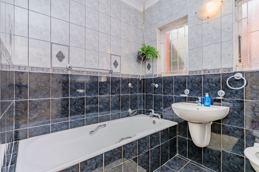 8 Bedroom Property for Sale in Cowies Hill KwaZulu-Natal