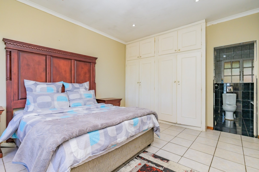 8 Bedroom Property for Sale in Cowies Hill KwaZulu-Natal