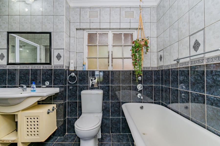 8 Bedroom Property for Sale in Cowies Hill KwaZulu-Natal