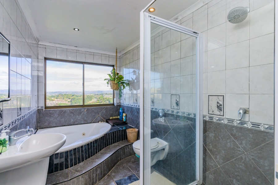 8 Bedroom Property for Sale in Cowies Hill KwaZulu-Natal