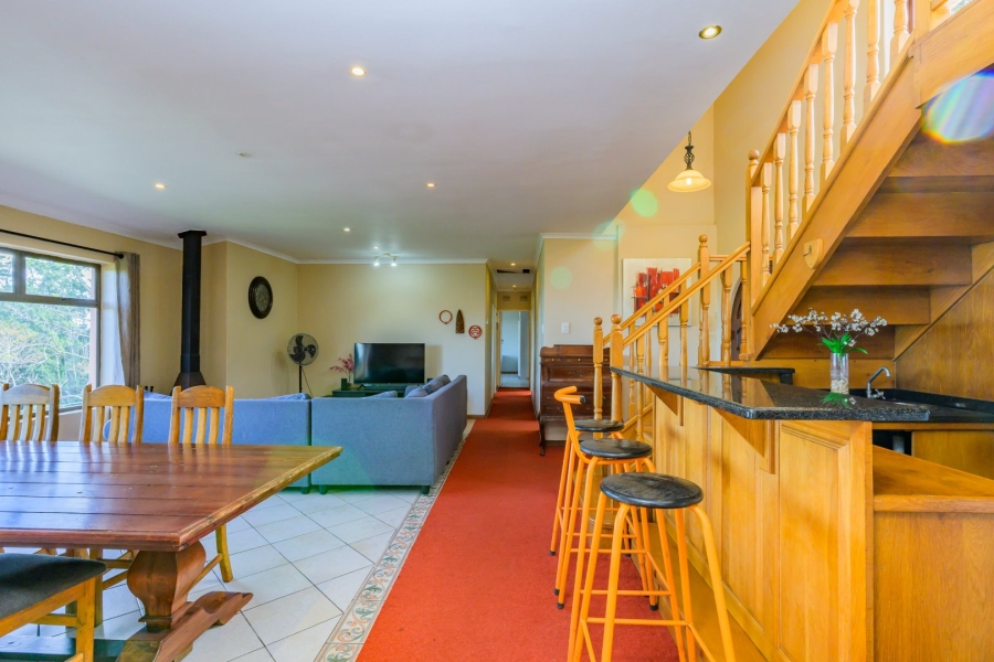 8 Bedroom Property for Sale in Cowies Hill KwaZulu-Natal