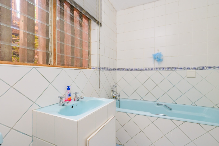 8 Bedroom Property for Sale in Cowies Hill KwaZulu-Natal