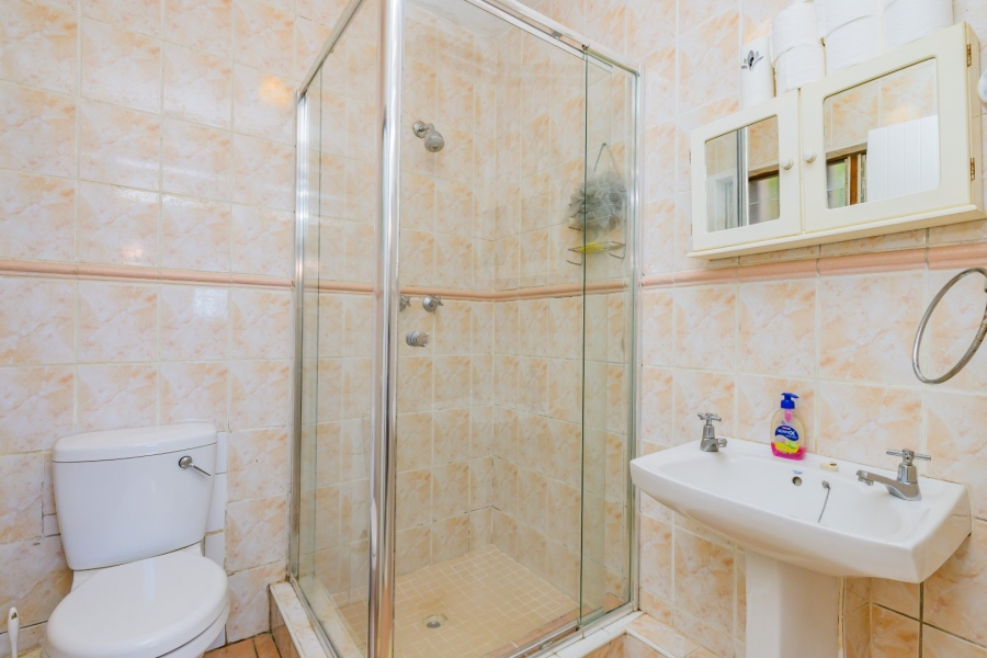 8 Bedroom Property for Sale in Cowies Hill KwaZulu-Natal