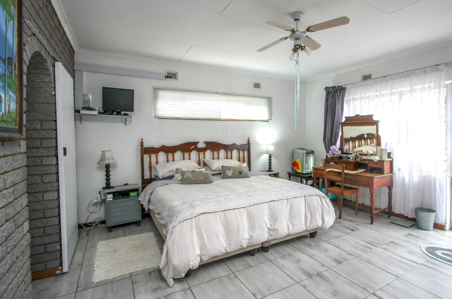 8 Bedroom Property for Sale in Amanzimtoti KwaZulu-Natal