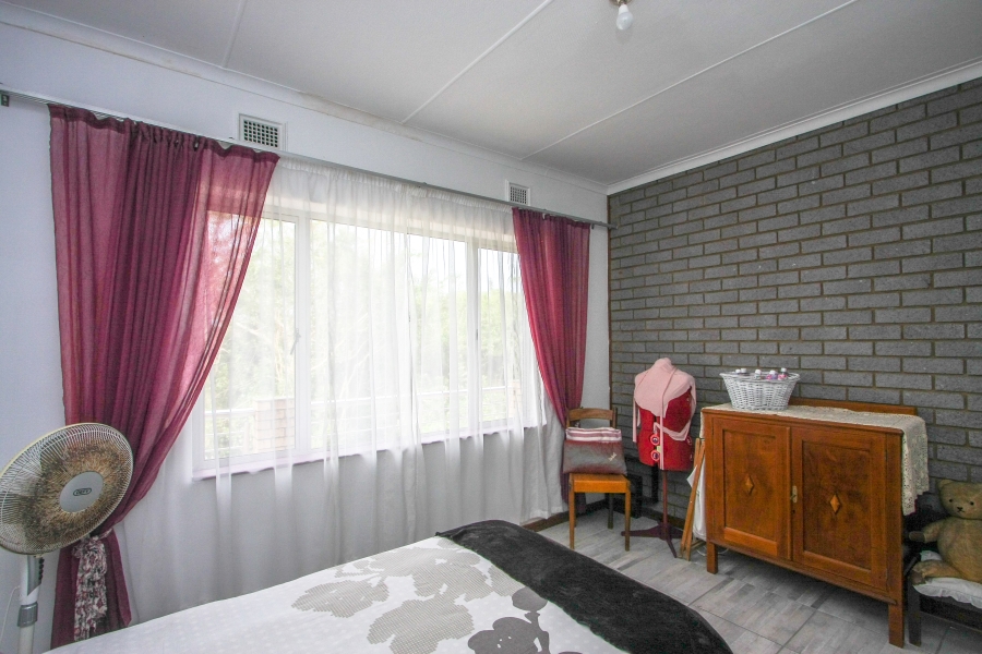 8 Bedroom Property for Sale in Amanzimtoti KwaZulu-Natal