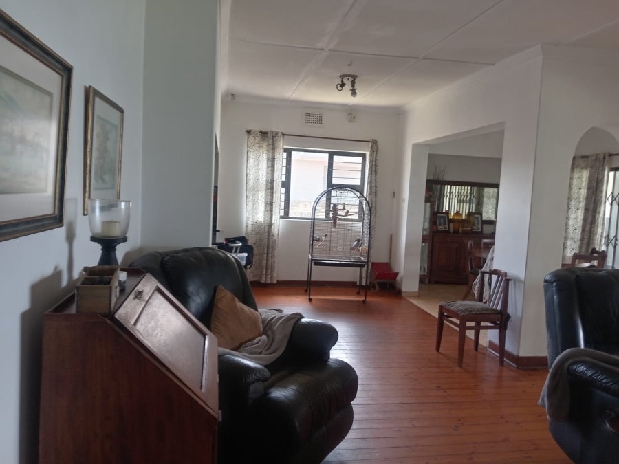 5 Bedroom Property for Sale in Amanzimtoti KwaZulu-Natal