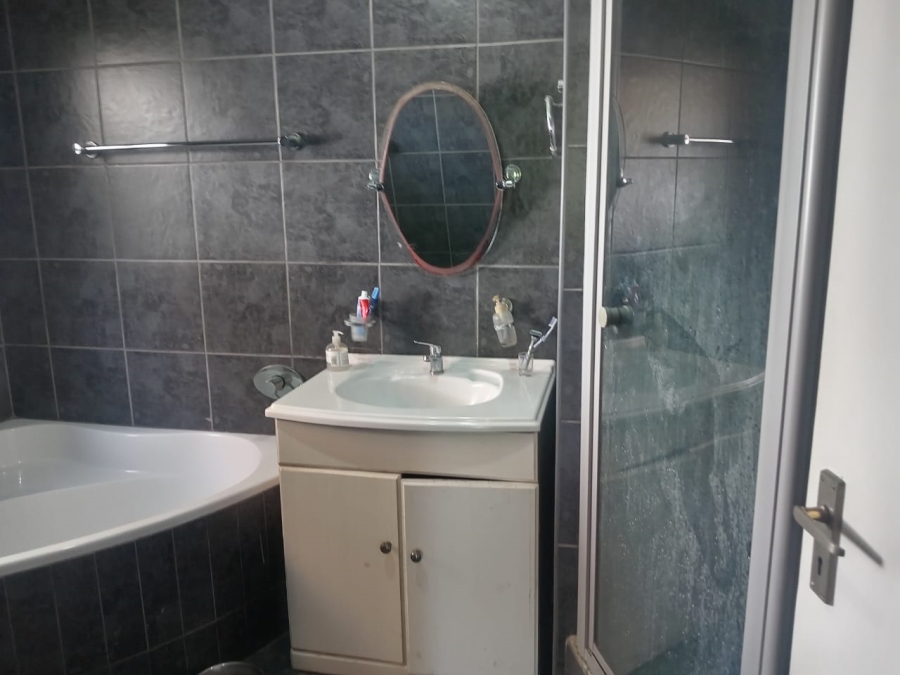 5 Bedroom Property for Sale in Amanzimtoti KwaZulu-Natal