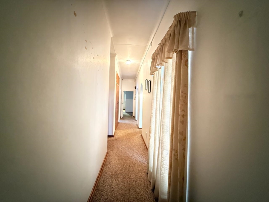 To Let 4 Bedroom Property for Rent in Huttenheights KwaZulu-Natal