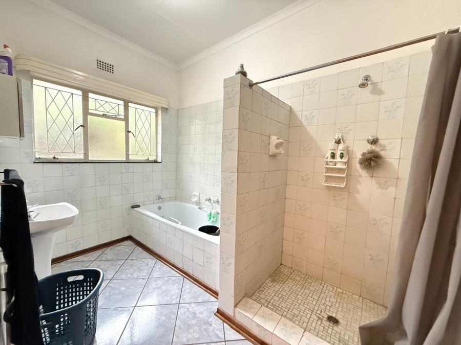 To Let 4 Bedroom Property for Rent in Huttenheights KwaZulu-Natal