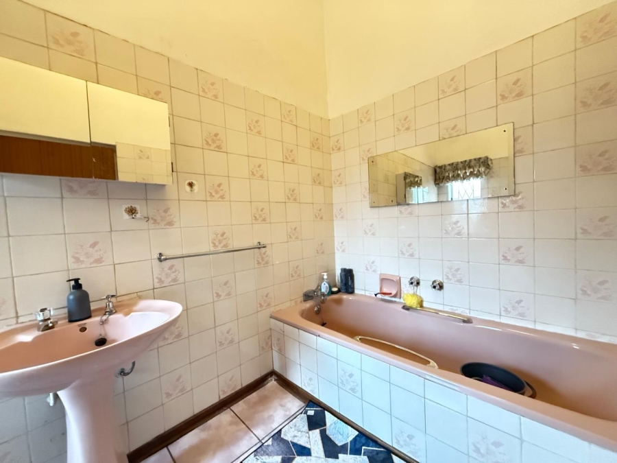 To Let 4 Bedroom Property for Rent in Huttenheights KwaZulu-Natal