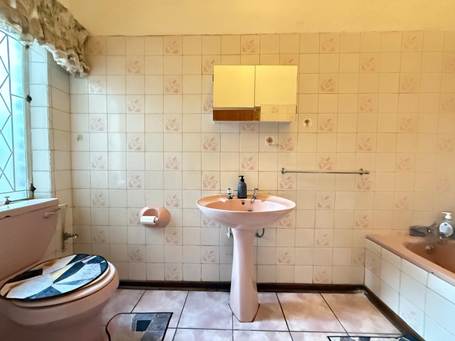 To Let 4 Bedroom Property for Rent in Huttenheights KwaZulu-Natal