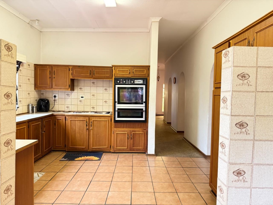 To Let 4 Bedroom Property for Rent in Huttenheights KwaZulu-Natal